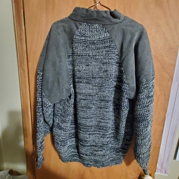 Fluid Mens Sweater. XL. Gray Bkack. Gray Demin Patchwork Shoukder. Long Sleeves - Picture 4 of 5